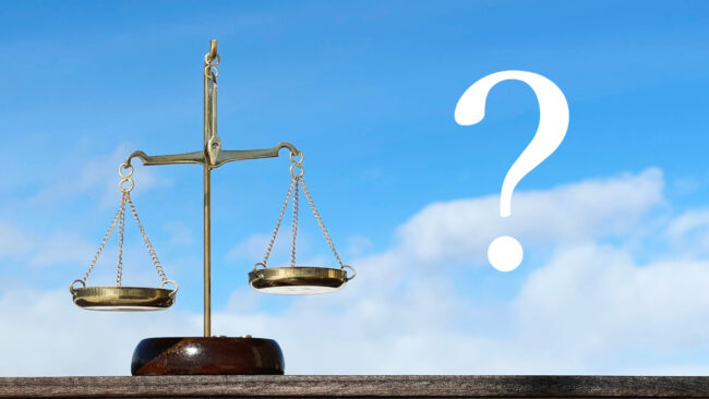 2つのものを比較している天秤