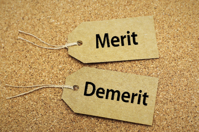 マウスピース矯正で抜歯をするメリット・デメリットのイメージ