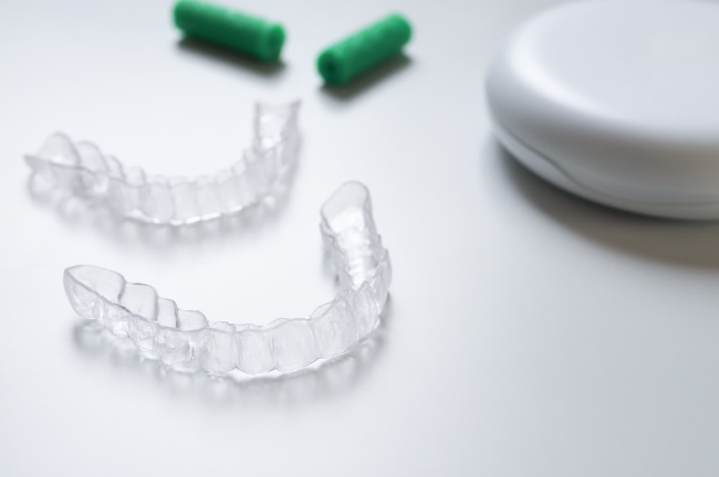 後戻りを防ぐための保定装置