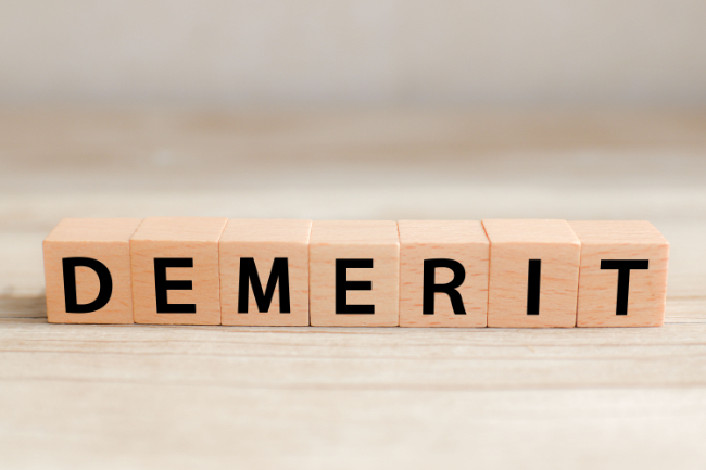 インプラントにするデメリットのイメージ