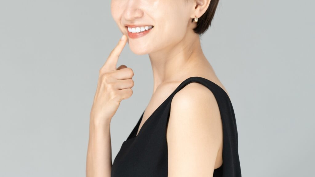ホワイトニングで歯が綺麗になった女性
