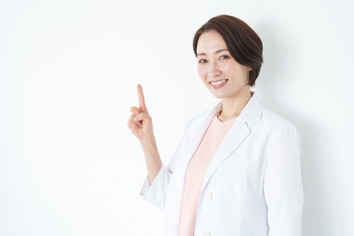リテーナーが入りづらい時の原因と対処法を解説する歯科医師